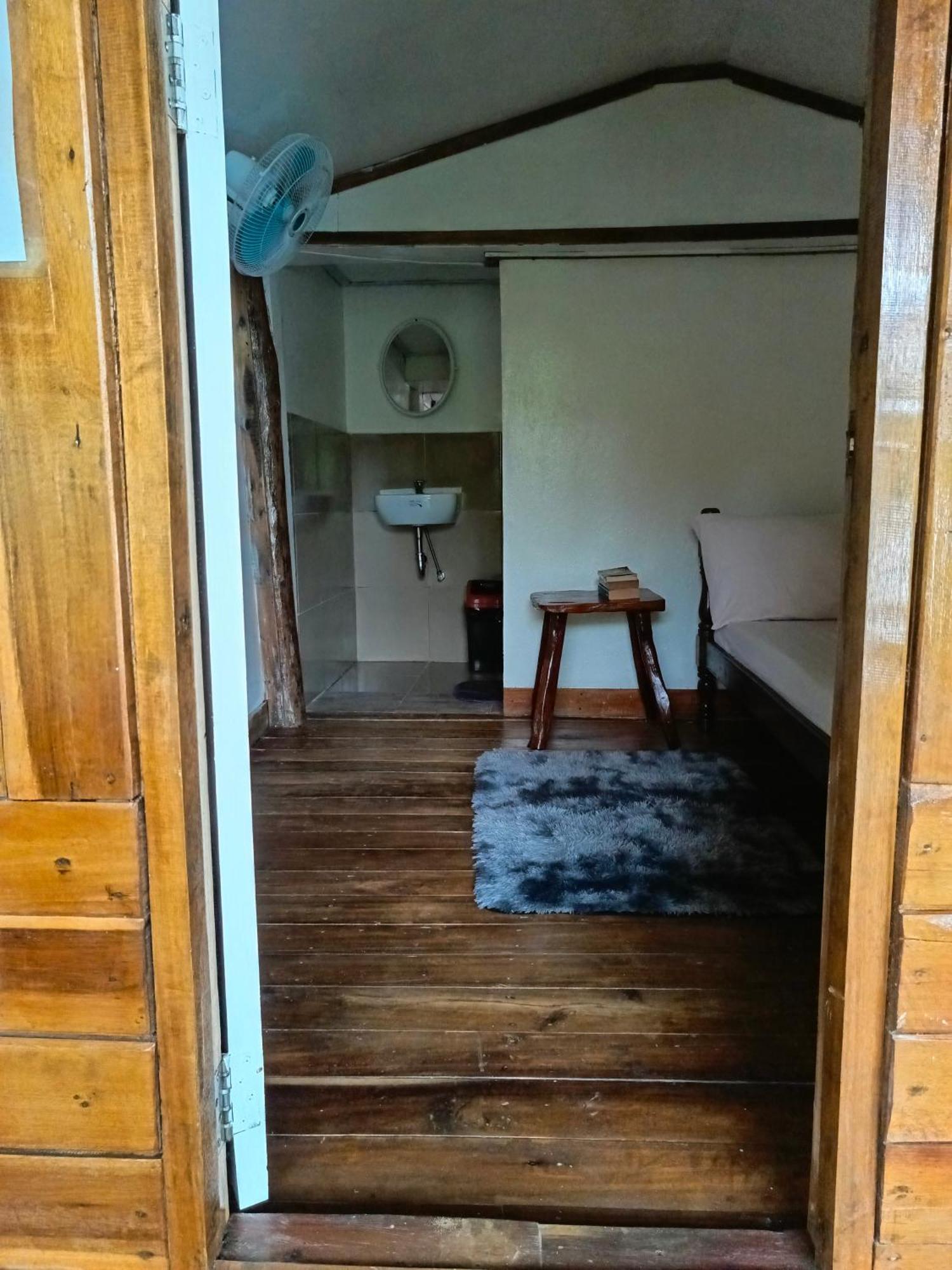 Mil'S Hillside Tourist Inn ซาน วิเซนเต ภายนอก รูปภาพ